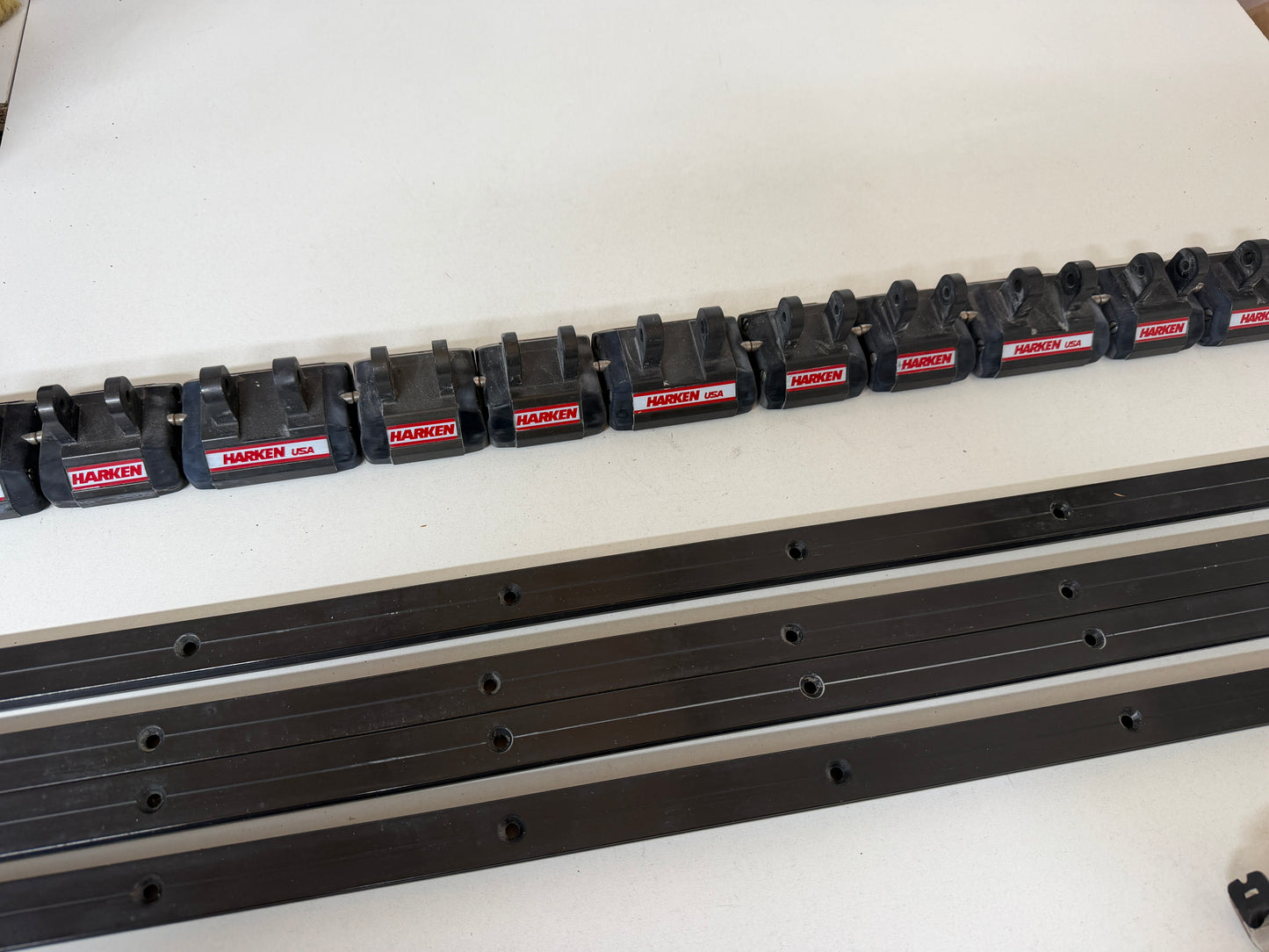 Grootzeil rail met Harken Karren