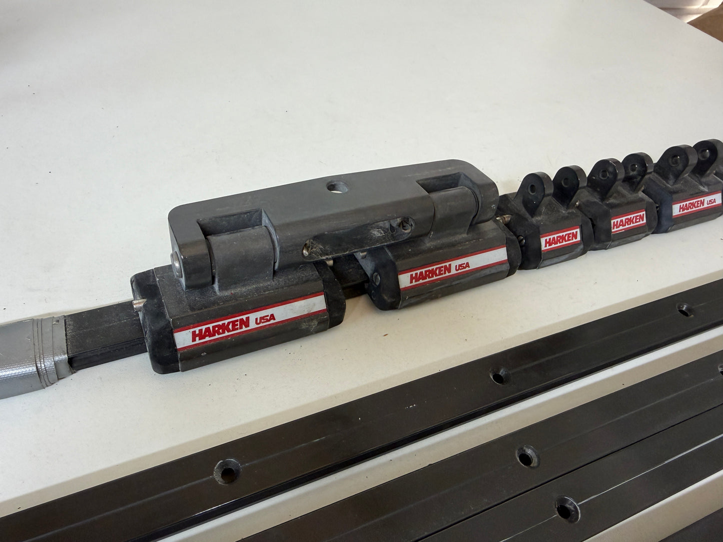 Grootzeil rail met Harken Karren