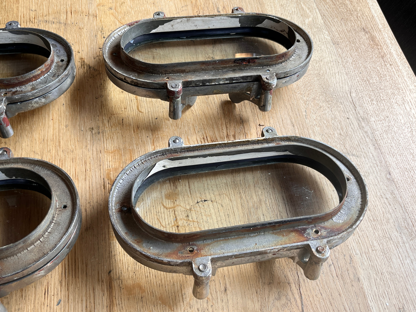 Patrijspoort kogelrond / ovaal 28 x 15 cm