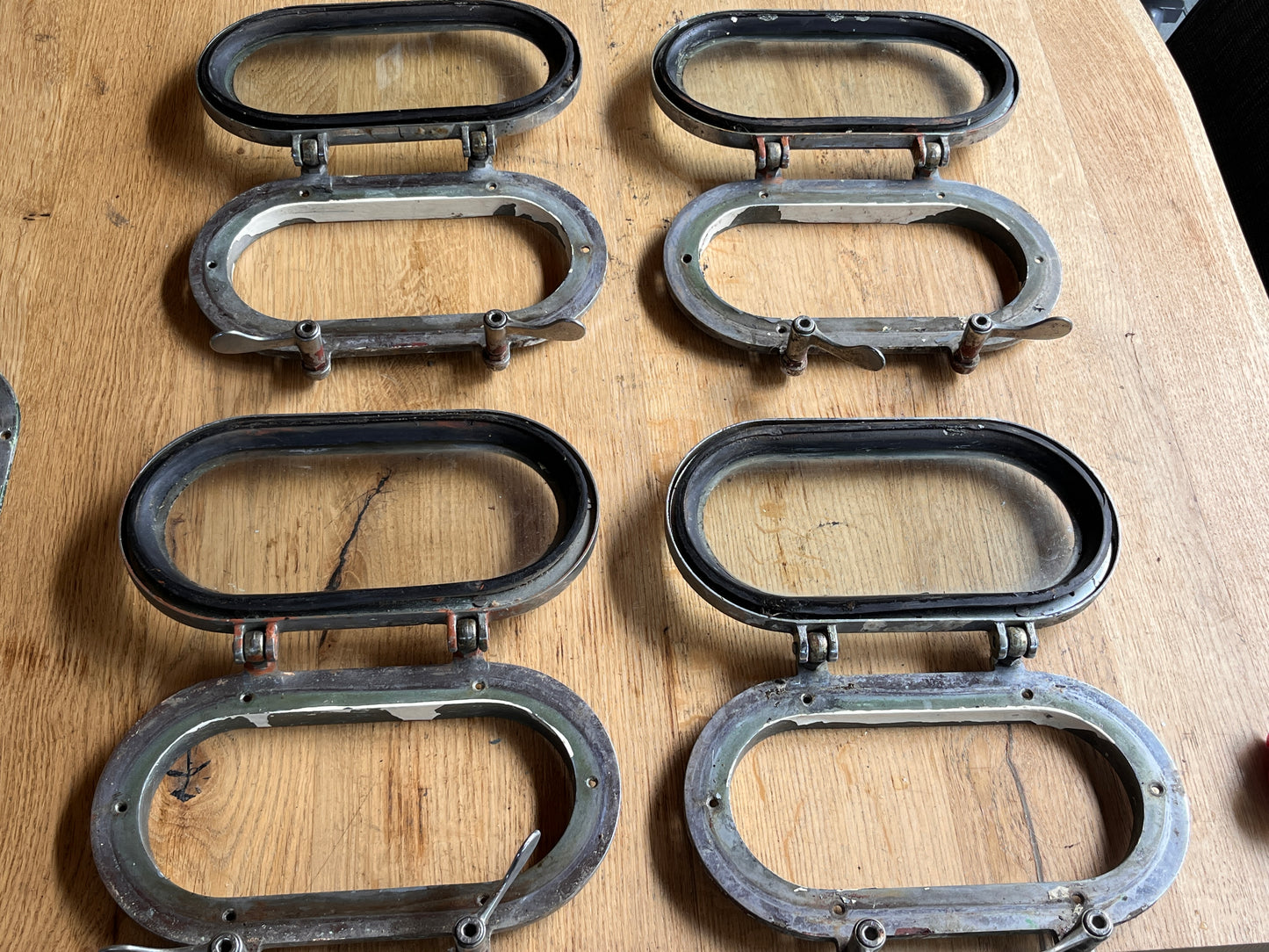 Patrijspoort kogelrond / ovaal 28 x 15 cm