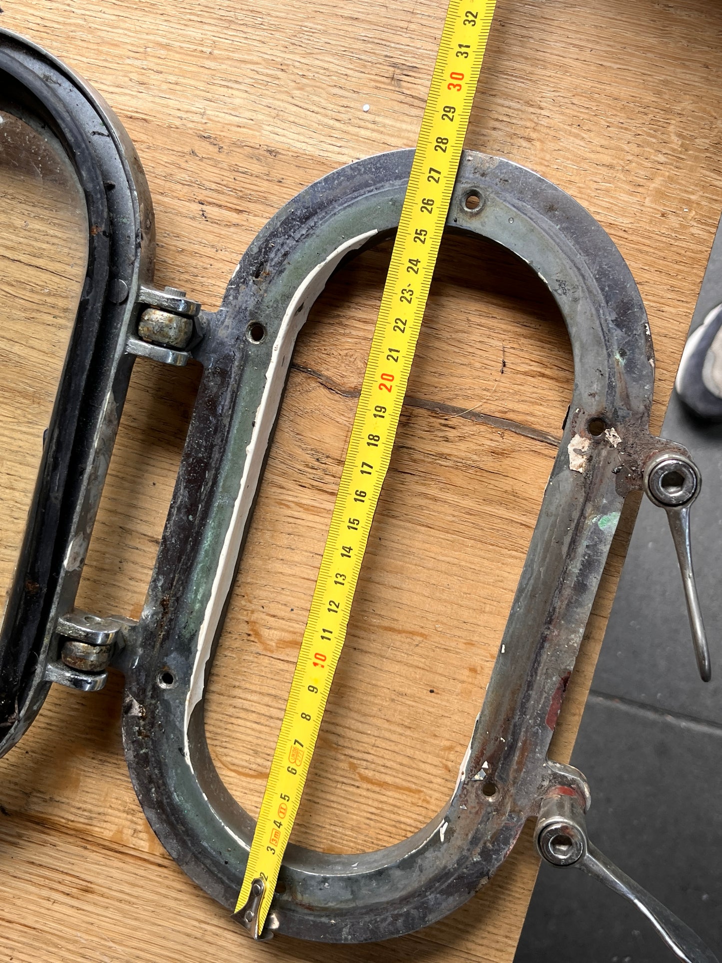 Patrijspoort kogelrond / ovaal 28 x 15 cm