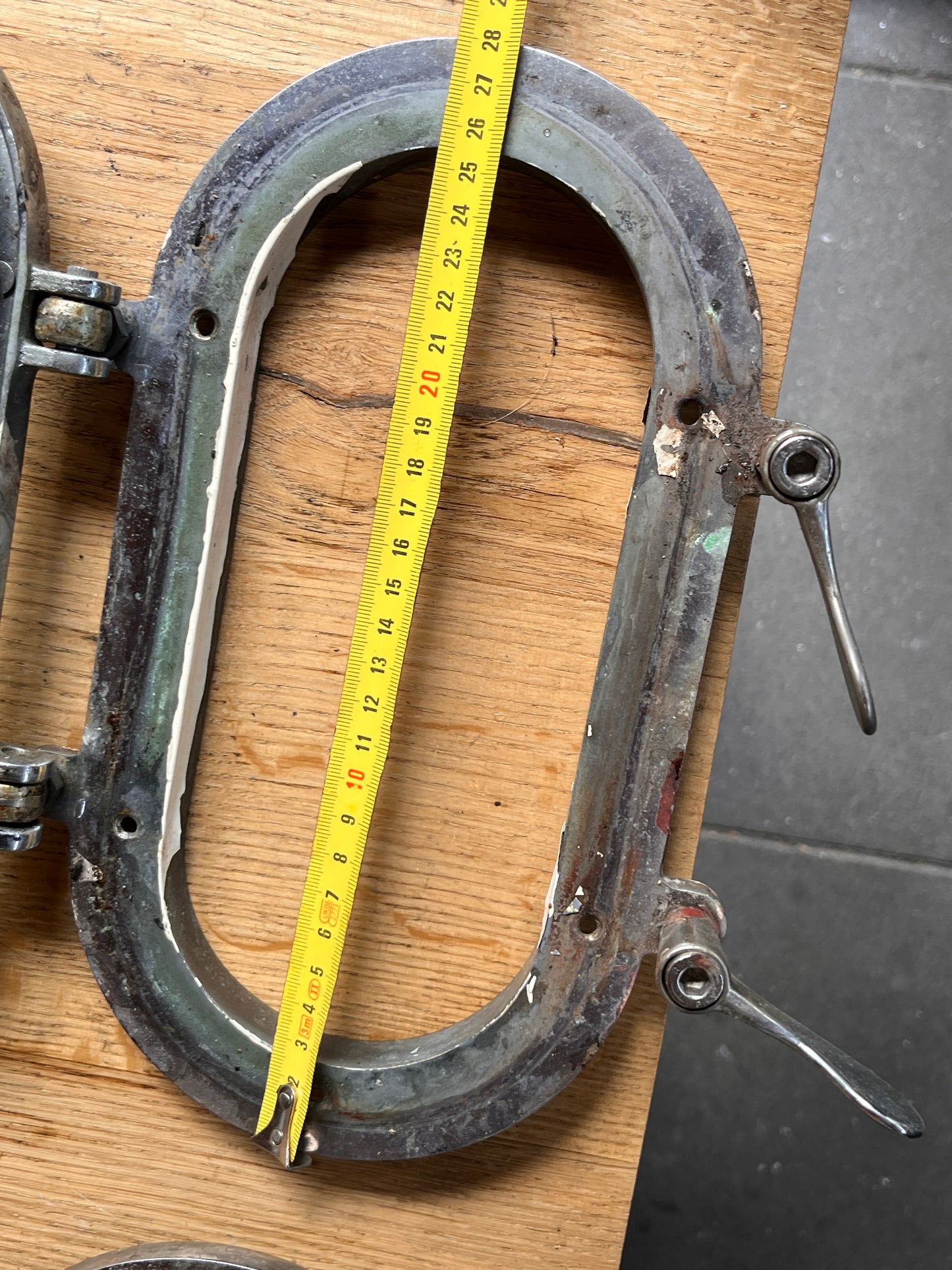 Patrijspoort kogelrond / ovaal 28 x 15 cm