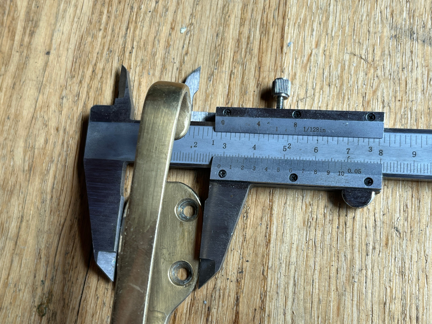 Messing haakjes / handgreepjes 93 mm