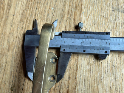 Messing haakjes / handgreepjes 93 mm