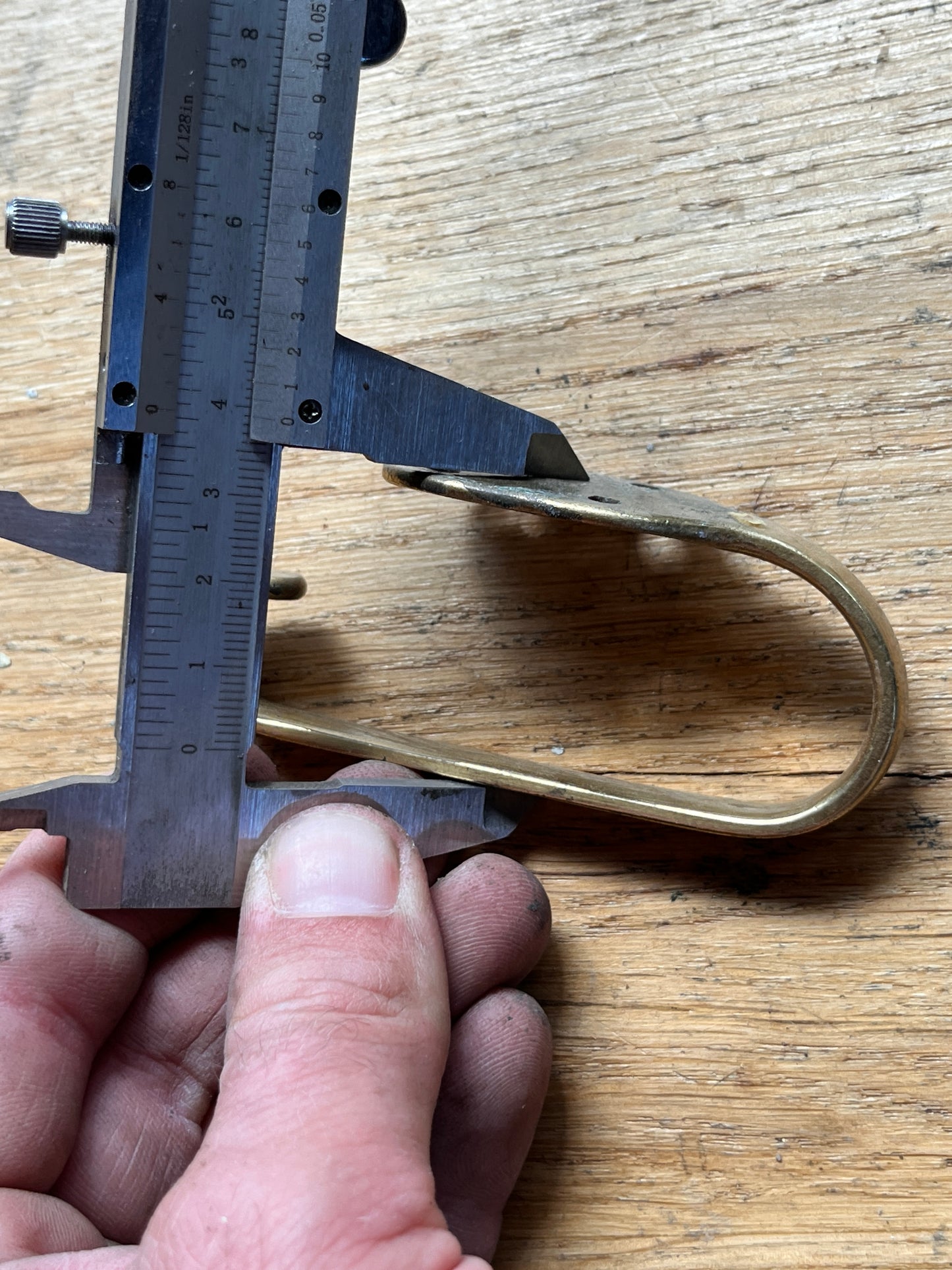 Messing haakjes / handgreepjes 93 mm