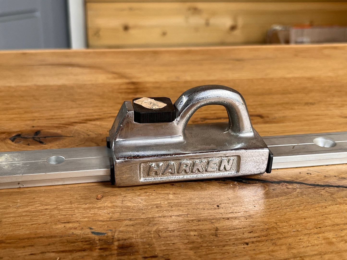 2 x Harken oog voor op rail / oogslede / incl 100 cm rail 26 mm