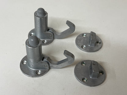 Deurvastzetter met valhaak en deurplaat 58 mm