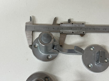 Deurvastzetter met valhaak en deurplaat 58 mm