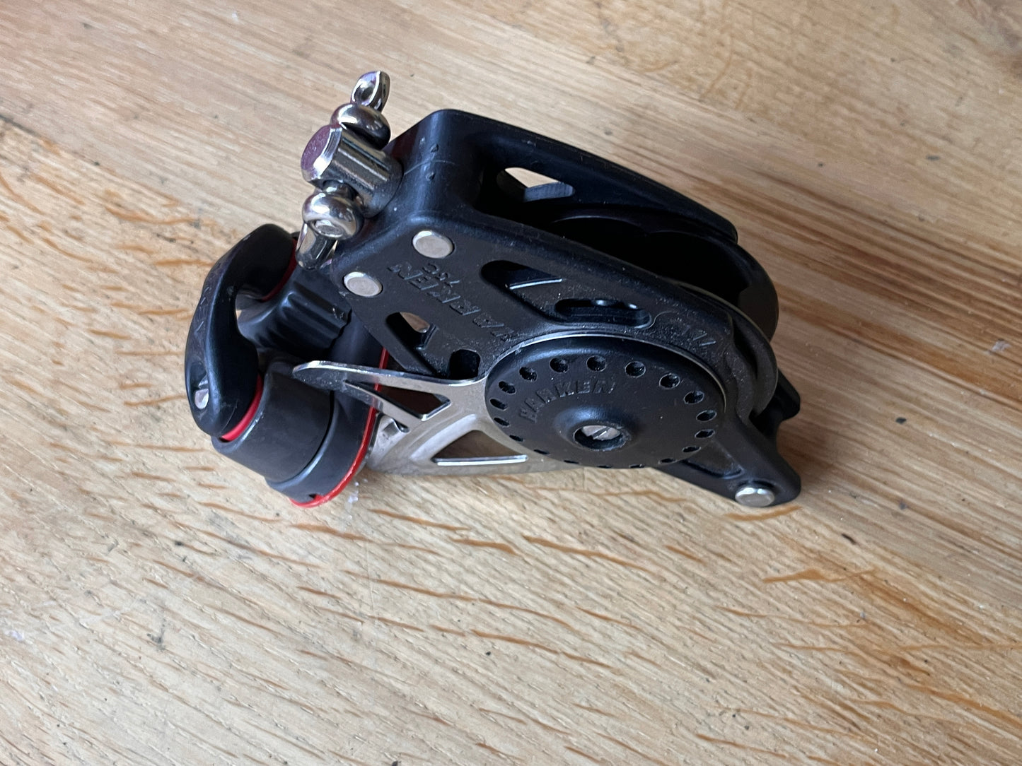 Harken 75C 1-schijfsblok ratchamatic met hondsvot en klem