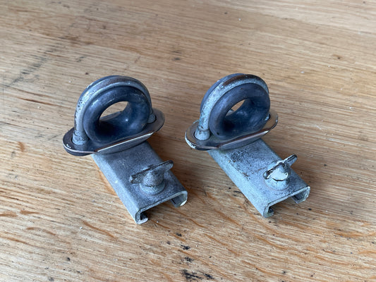 Oog voor op rail, van brons