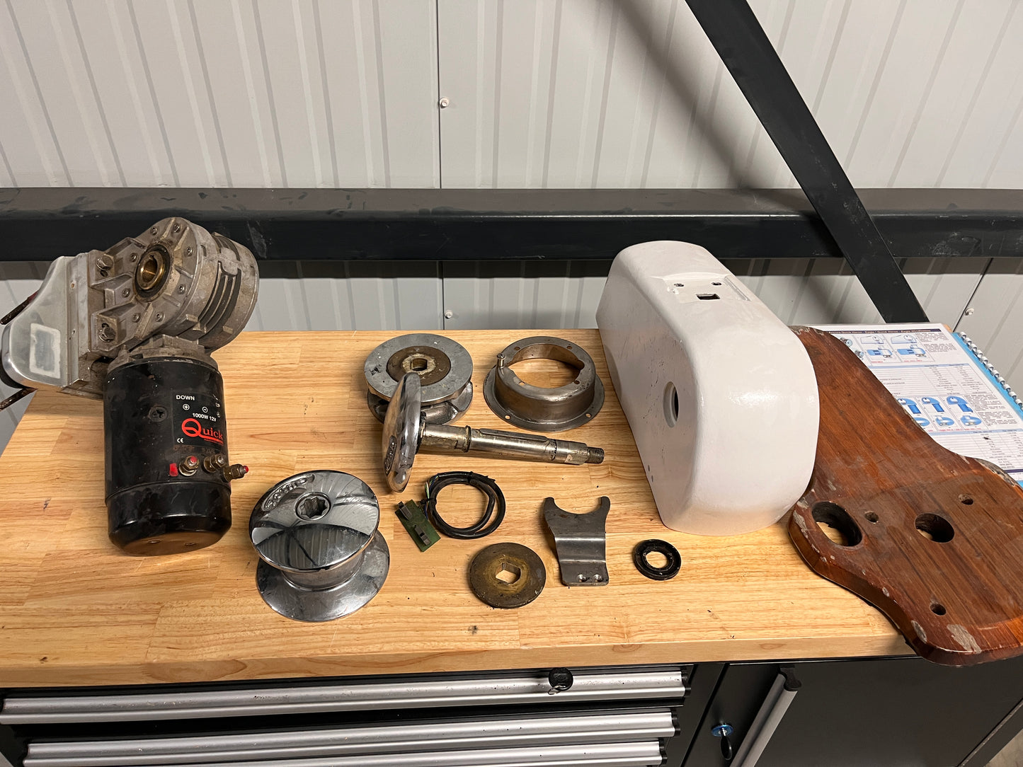 Quick 1000W 12V ankerlier 5/16