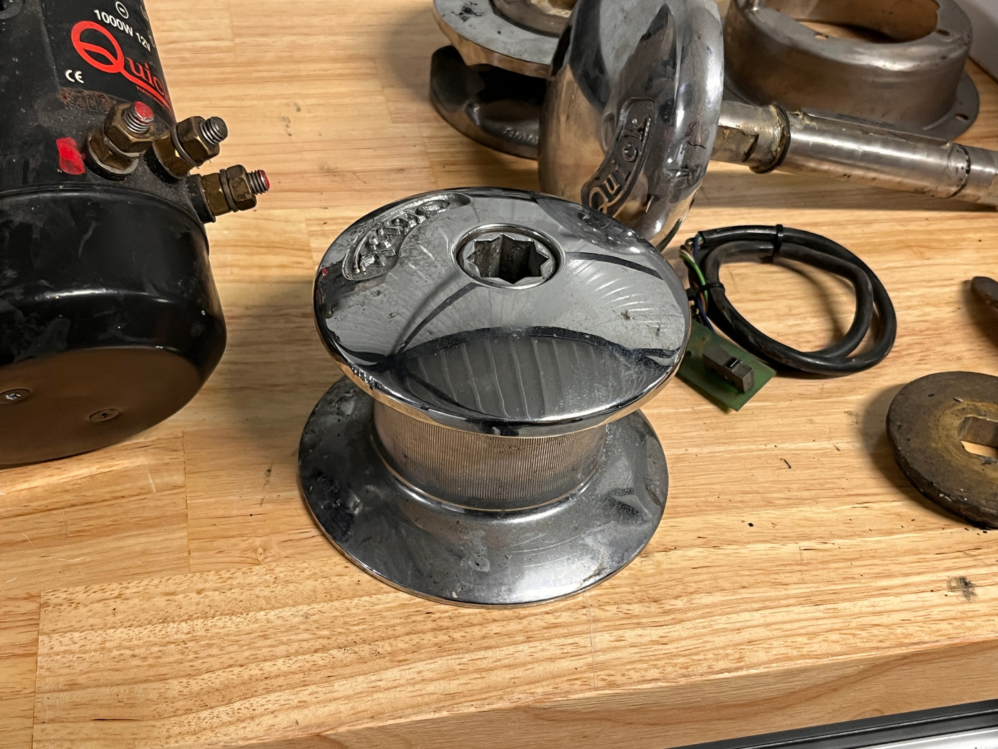 Quick 1000W 12V ankerlier 5/16