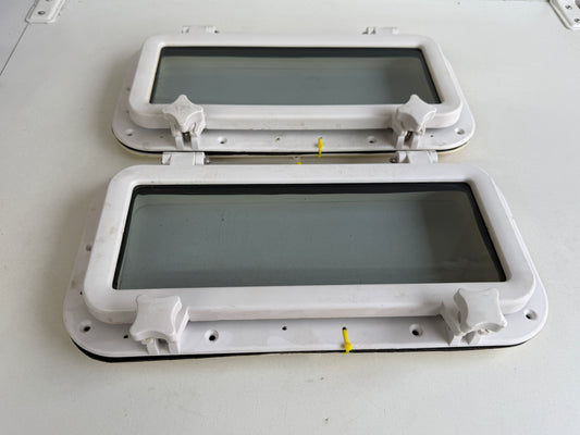 2 x Witte kunststof patrijspoort 40 x 20 cm