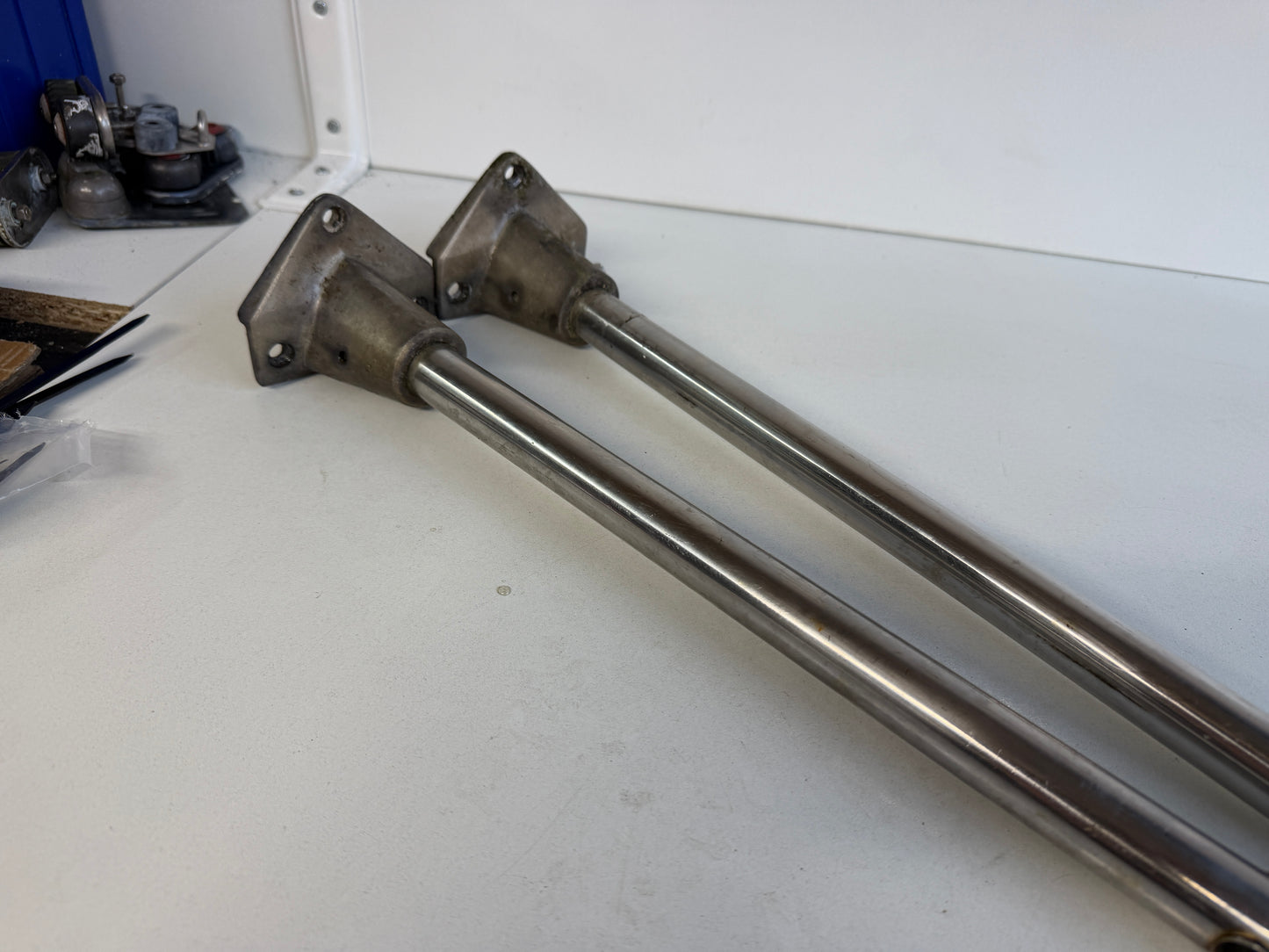 2 x RVS scepter 70 cm met scepterpot