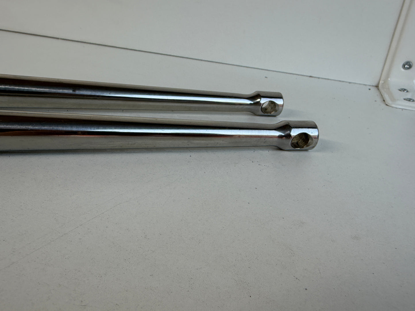 2 x RVS scepter 63 cm met scepterpot