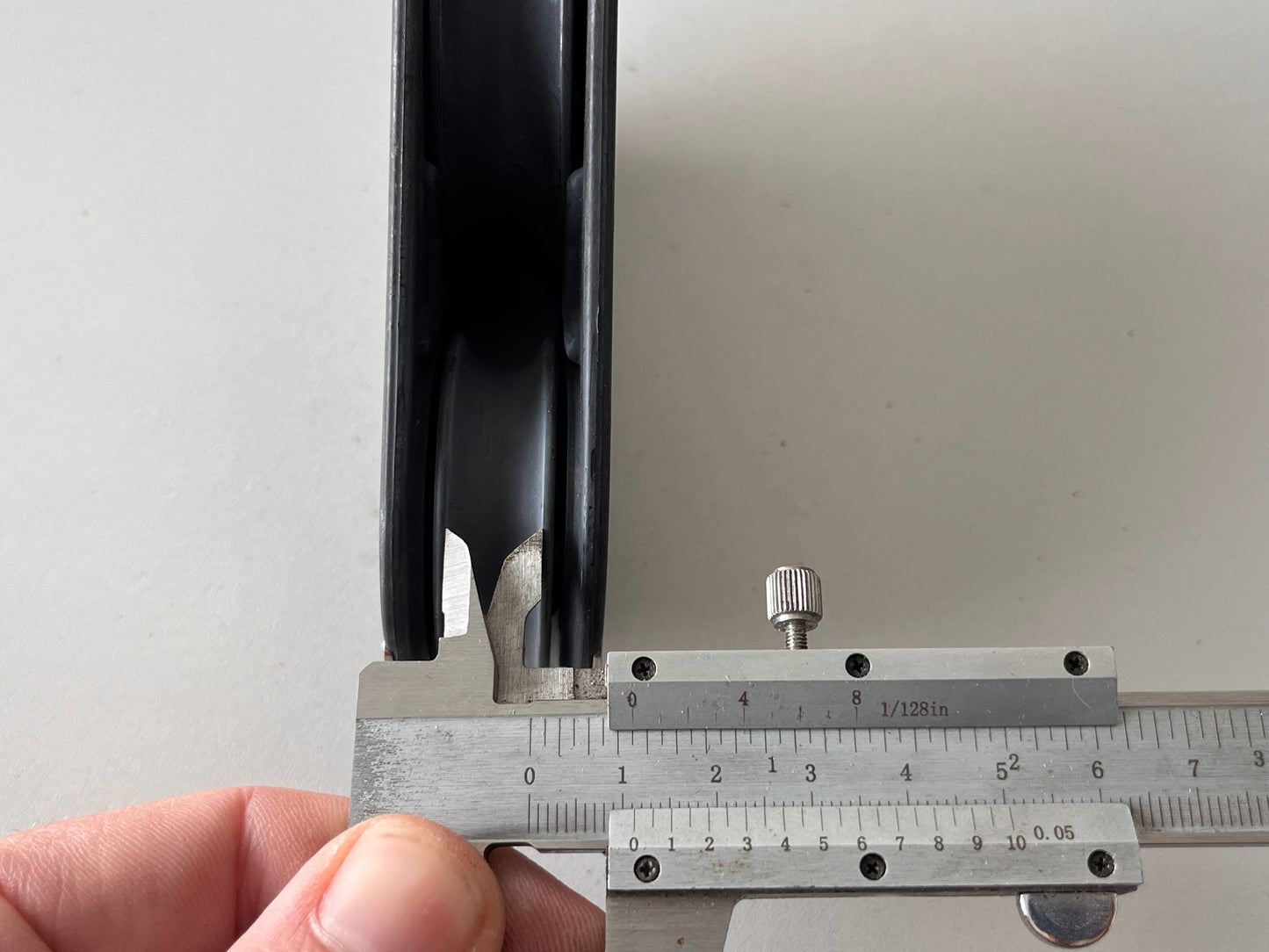 Harken vioolblok gelagerd met draaiwartel