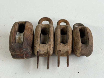 Houten blokken met bronzen schijven
