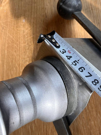 Gibb lieren met hendels op steuntjes