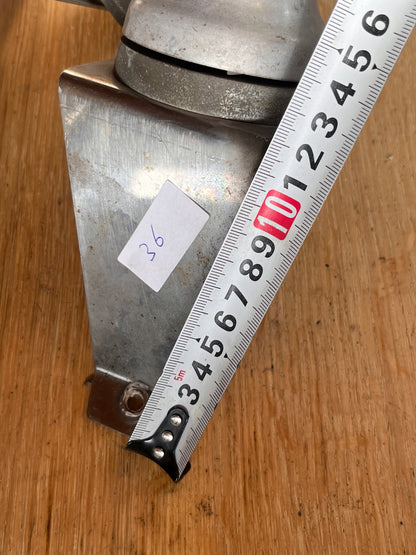 Gibb lieren met hendels op steuntjes