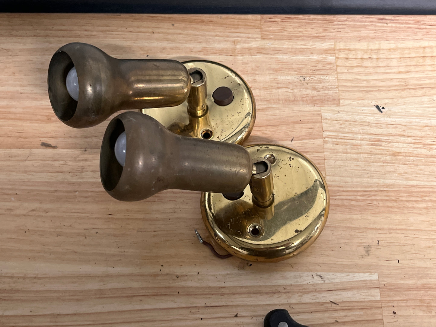 Bronzen / messing wandlampjes / leeslampjes