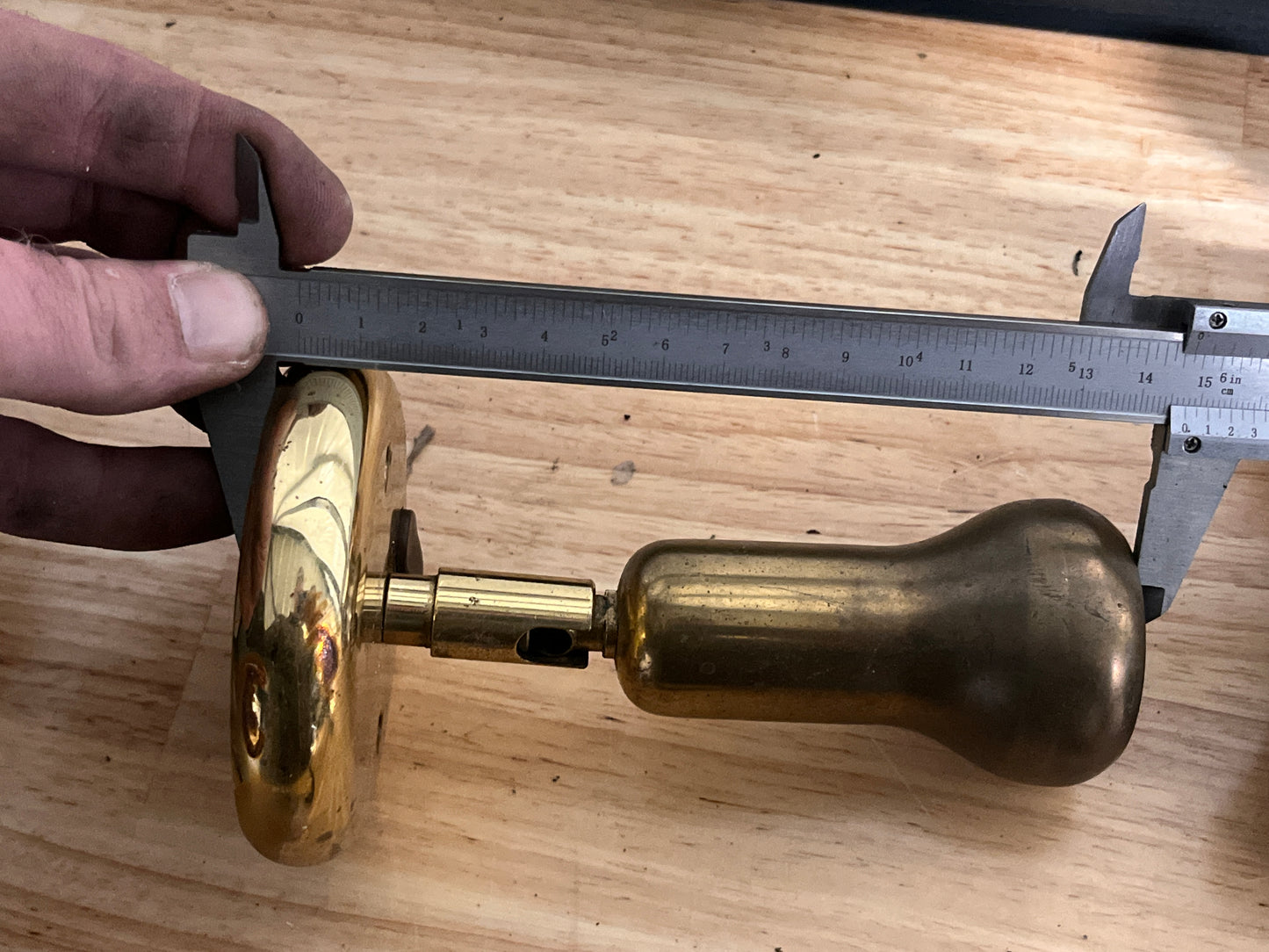 Bronzen / messing wandlampjes / leeslampjes