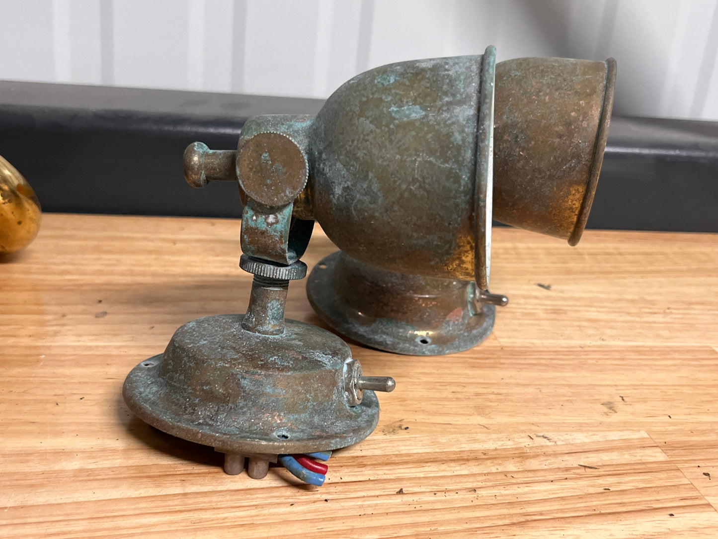 Bronzen / messing wandlampjes / leeslampjes