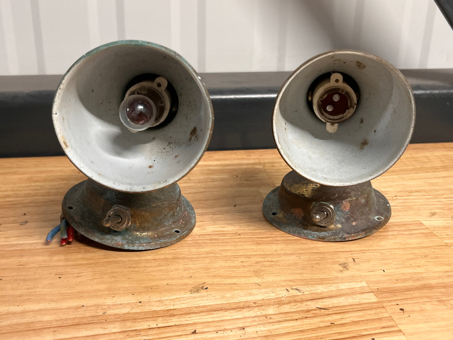 Bronzen / messing wandlampjes / leeslampjes