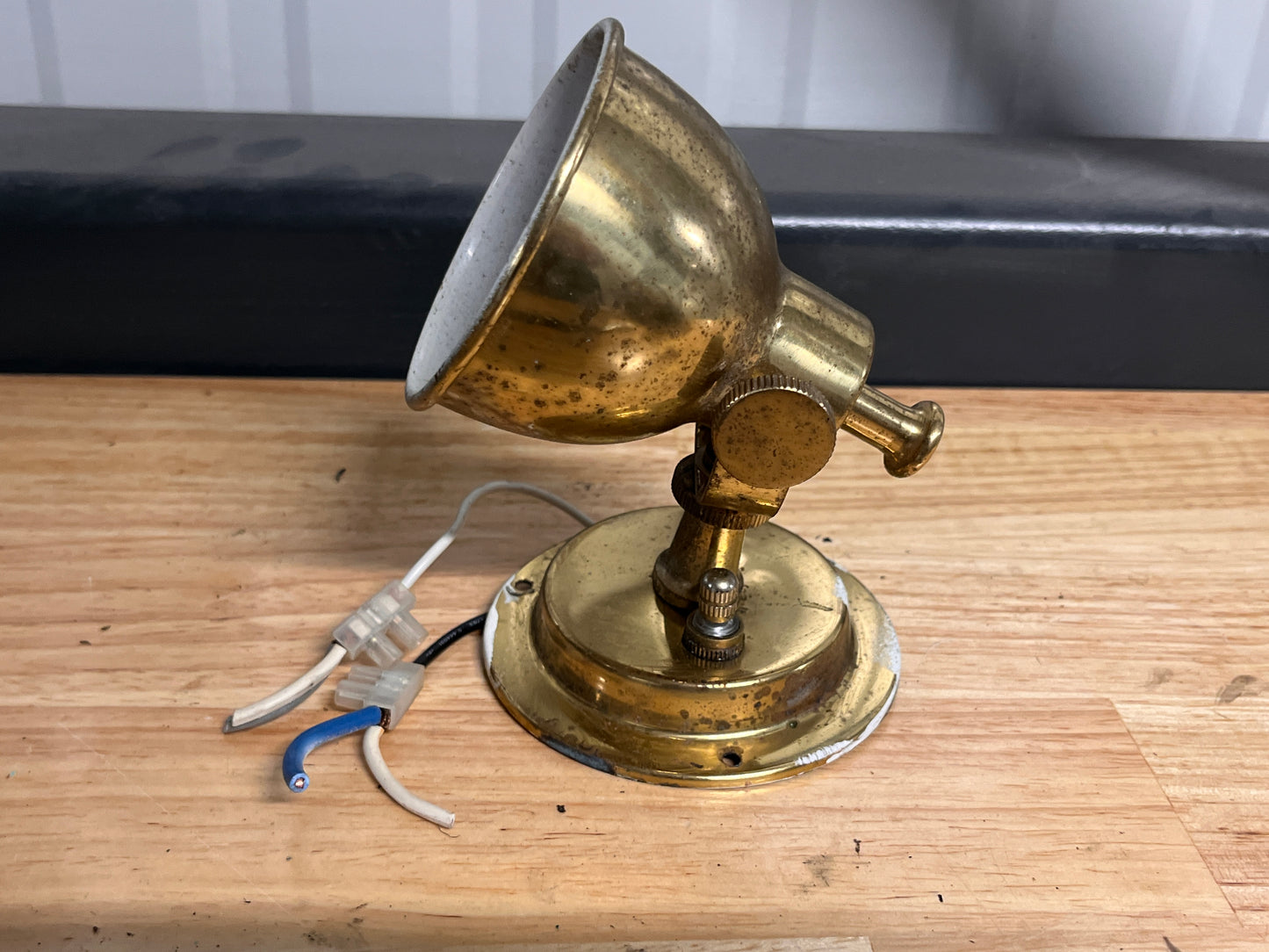 Bronzen / messing wandlampjes / leeslampjes