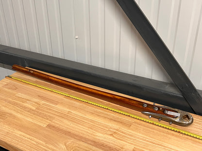 Houten helmstok met bronzen beslag 90 cm