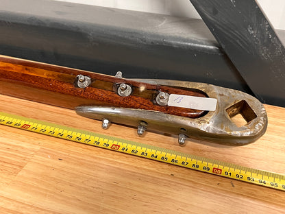 Houten helmstok met bronzen beslag 90 cm