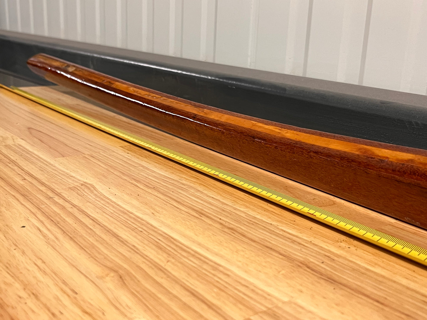 Houten helmstok met bronzen beslag 90 cm