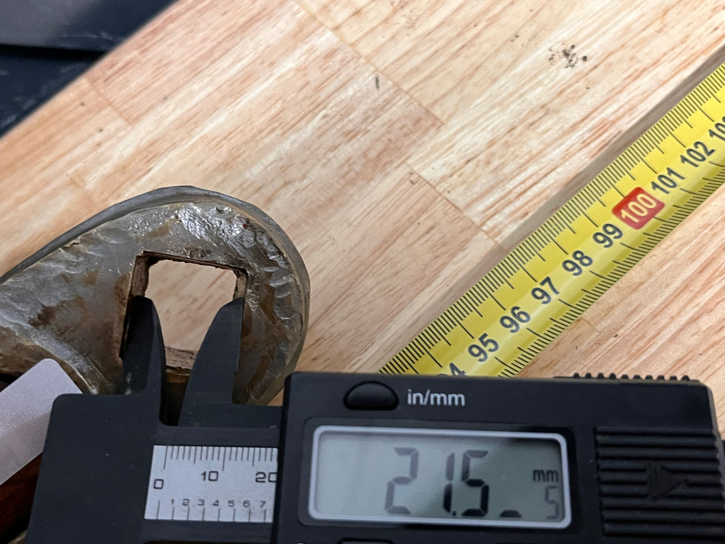 Houten helmstok met bronzen beslag 90 cm