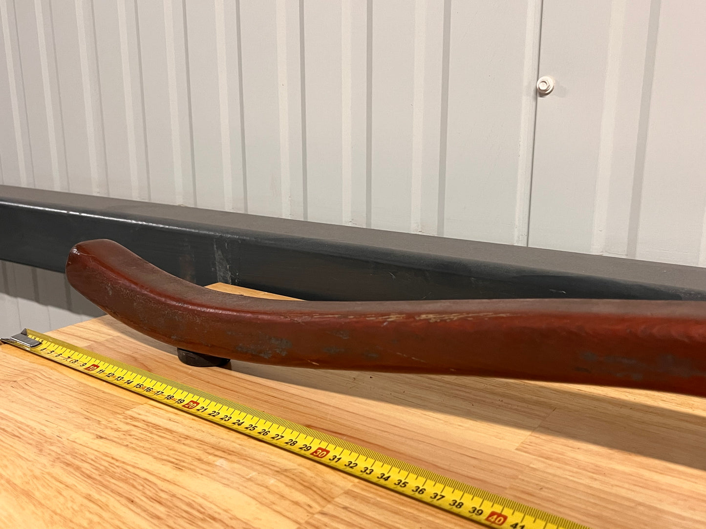 Houten helmstok 85 cm met bronzen beslag