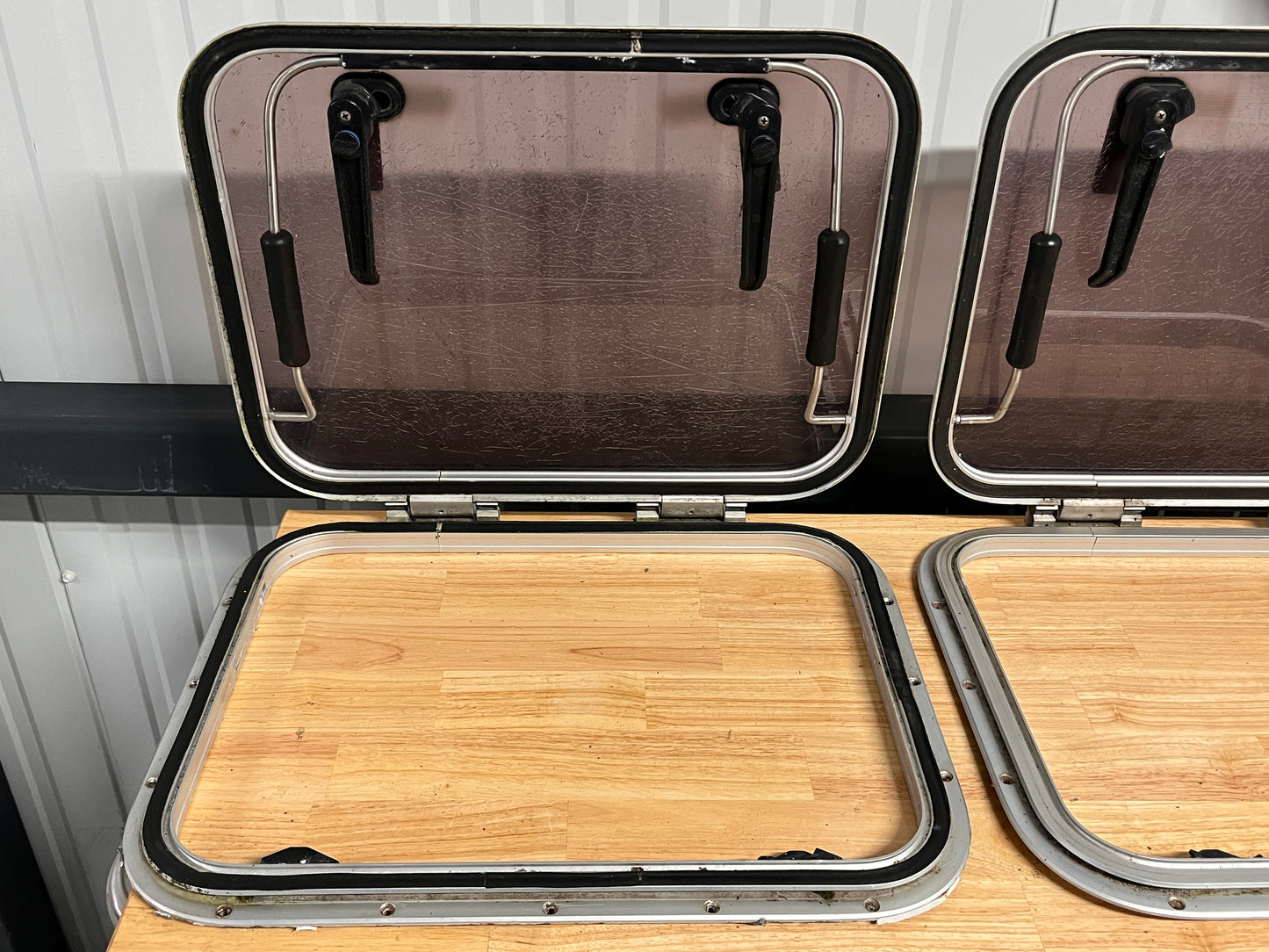 Dekluik / vluchtluik 560 x 435 mm