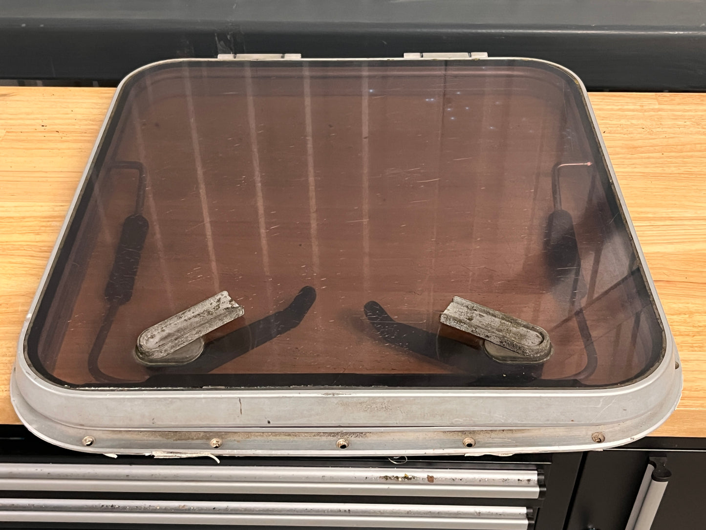 Dekluik / vluchtluik 560 x 550 mm