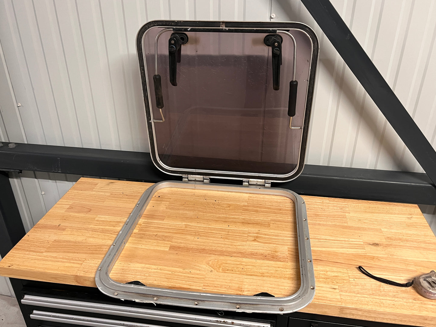 Dekluik / vluchtluik 560 x 550 mm