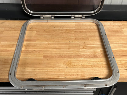 Dekluik / vluchtluik 560 x 550 mm