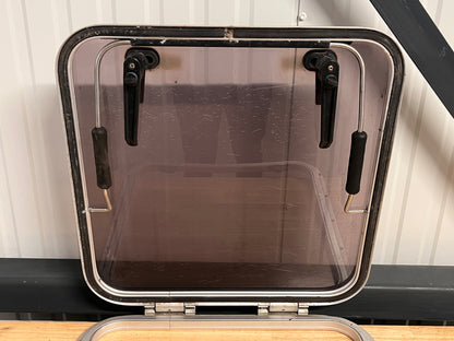 Dekluik / vluchtluik 560 x 550 mm