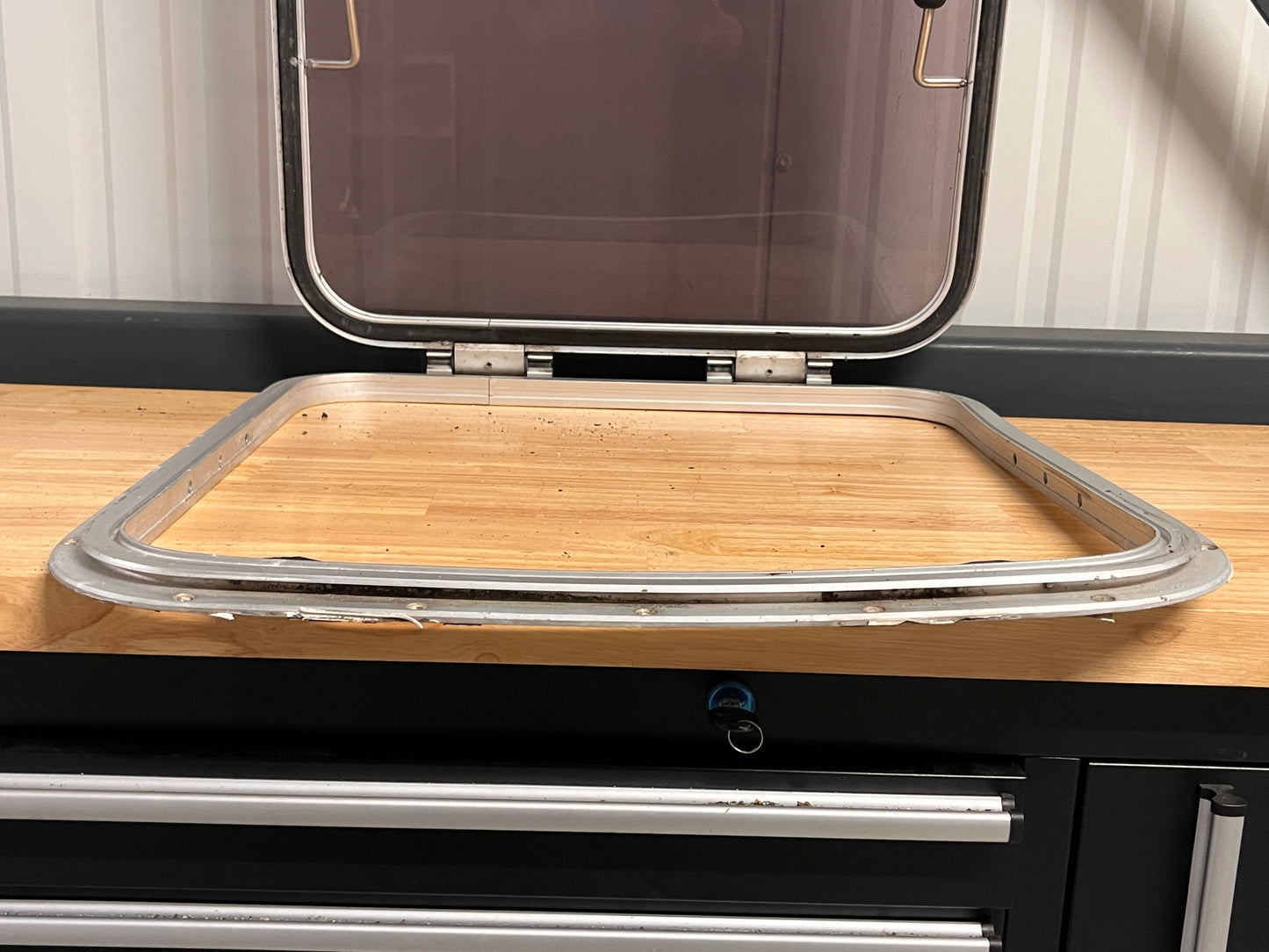 Dekluik / vluchtluik 560 x 550 mm