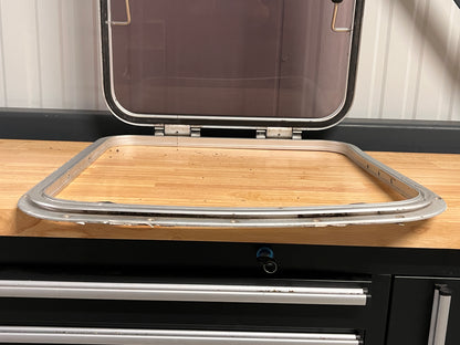 Dekluik / vluchtluik 560 x 550 mm