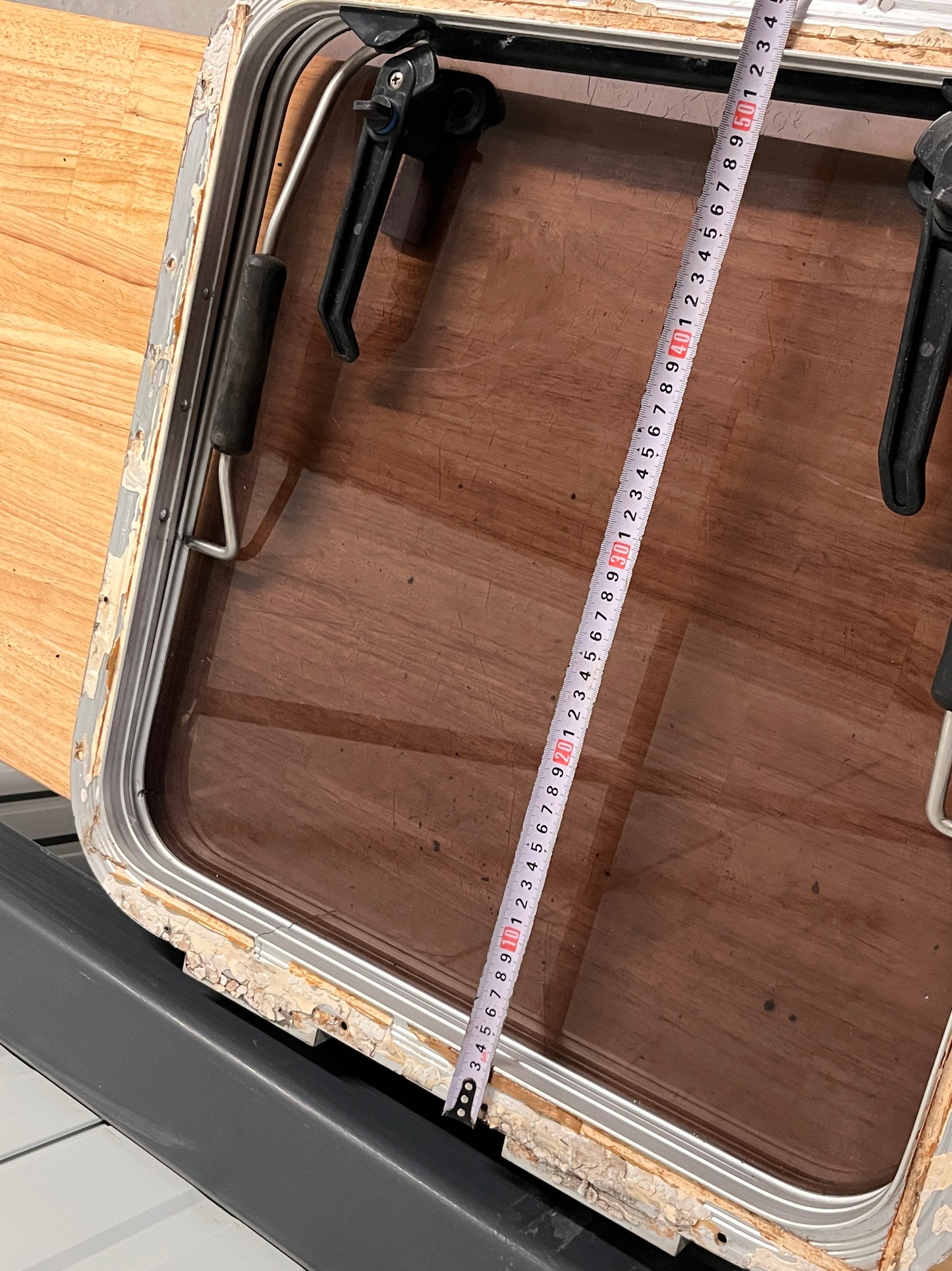 Dekluik / vluchtluik 560 x 550 mm