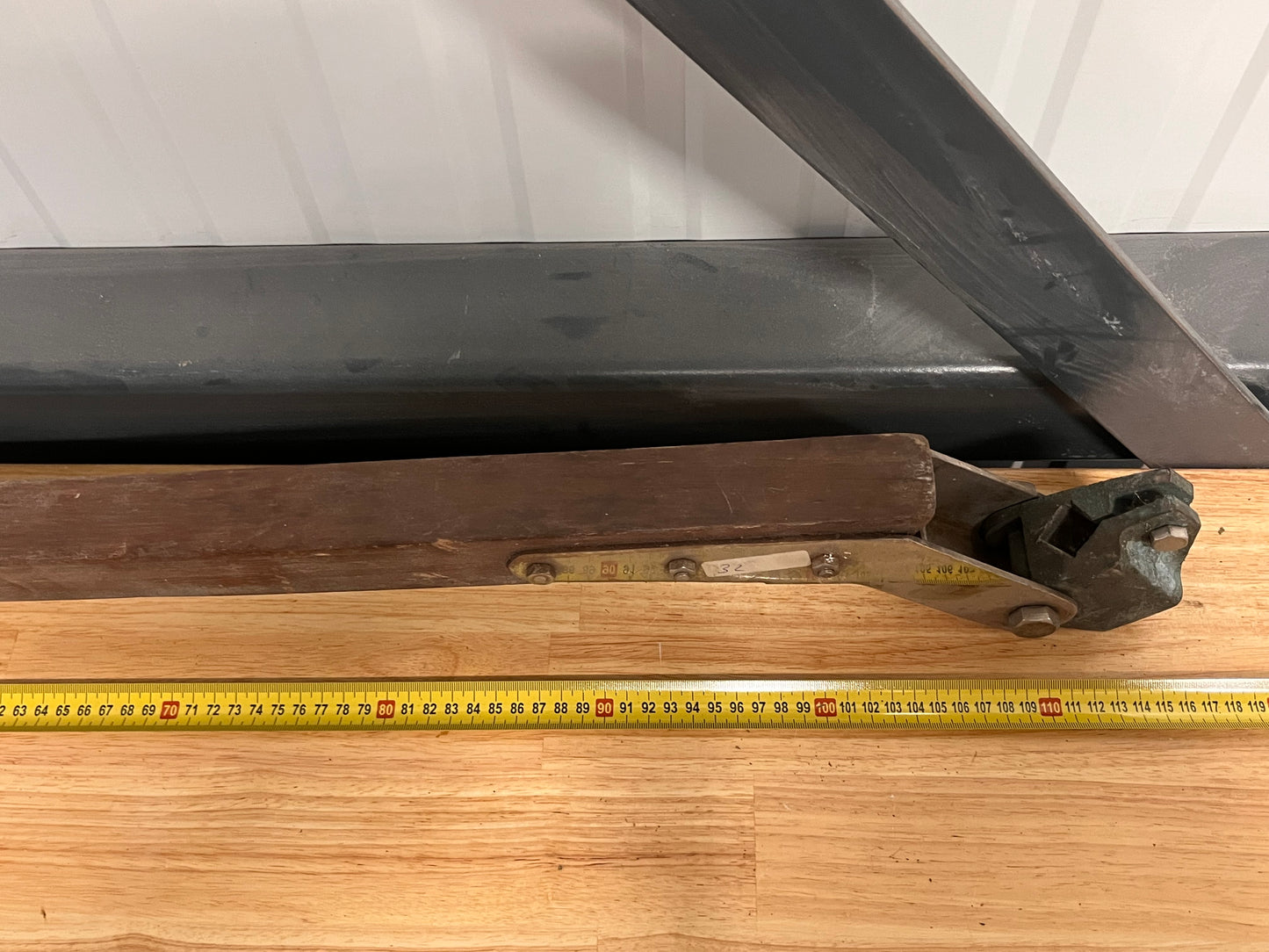 Houten gebogen helmstok 110 cm