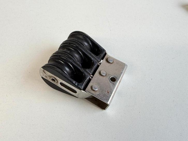 3 schijfs blok 28 mm max 7 mm lijn gelagerd zonder sluiting